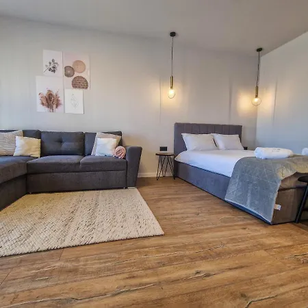 דירה Cozy In With Free Parking By Flat Mаnager בנסקו