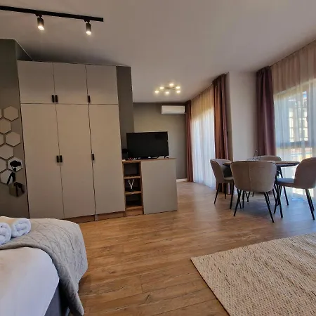 דירה Cozy In With Free Parking By Flat Mаnager