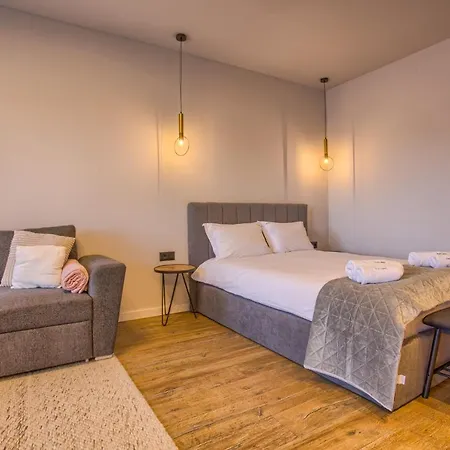 דירה Cozy In With Free Parking By Flat Mаnager